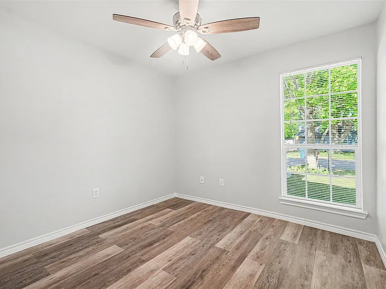 326 S Bell Dr — Photo 12