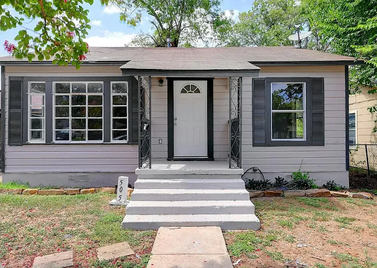 505 Wright Ave — Photo 1