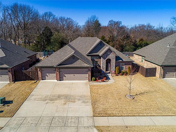 3rd image of 1705 NE Steinbeck Dr