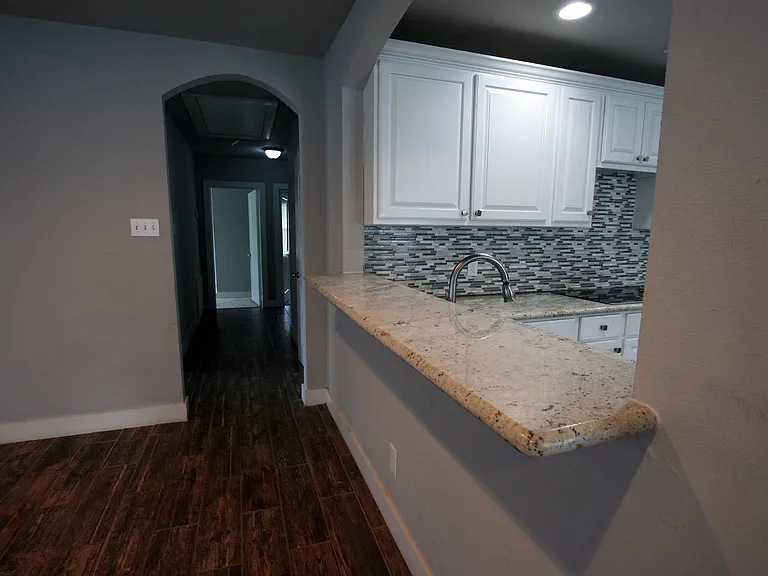 305 Gilchrist Ave — Photo 7