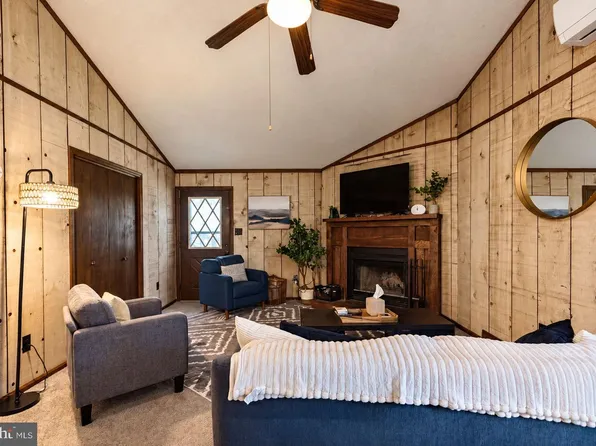 172 Lc Larsen Dr, Gouldsboro, PA 18424