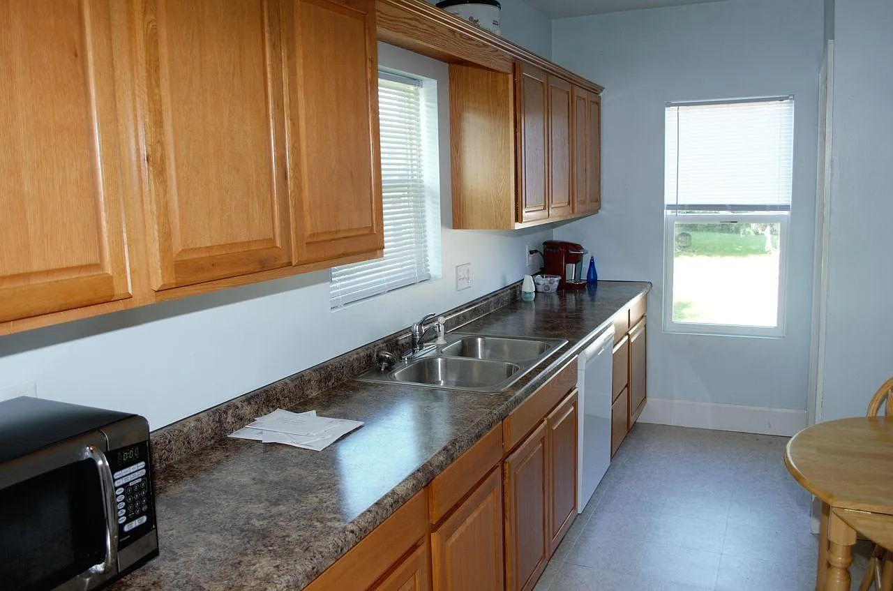 5 bed, 2080 sqft, $440 — Photo 3
