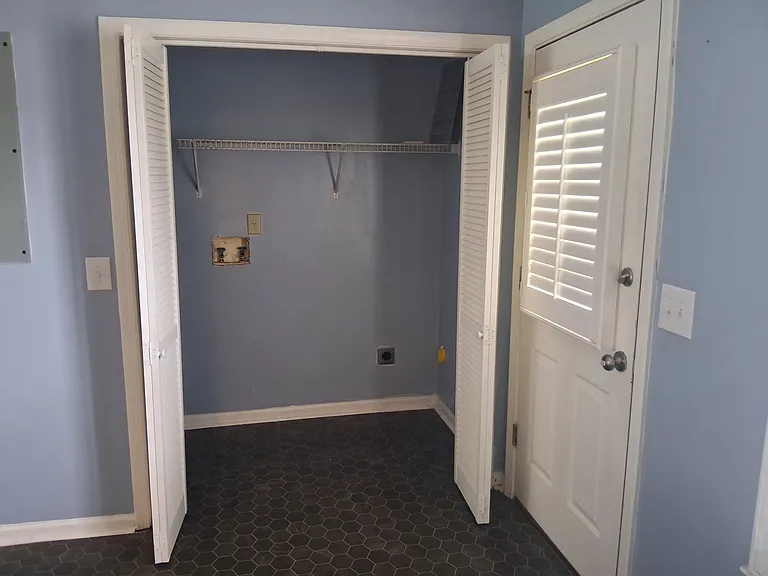 606 Independence Ct — Photo 2