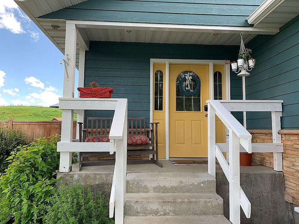 1st image of 556 Kodiak Cres