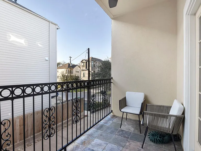 1202 W 25th St — Photo 10