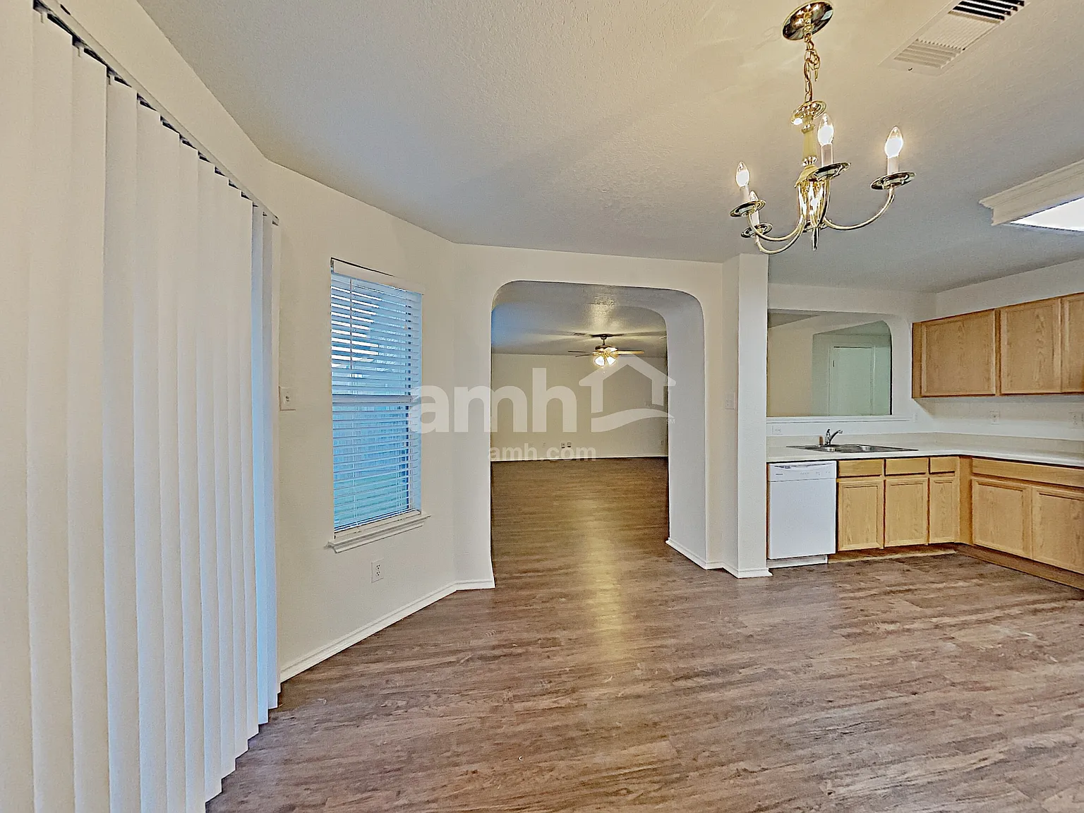 3 bed, 2.0 bath, 2244 sqft, $1,835 — Photo 4