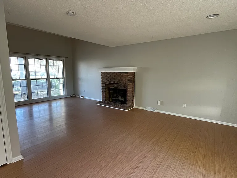 6115 High Grove Rd — Photo 8
