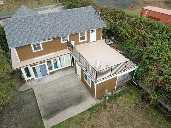 1369 Montana Ave, Coos Bay, OR 97420