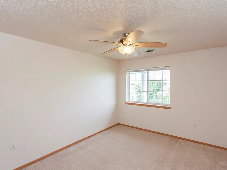 Platinum Valley Apartments — Photo 32