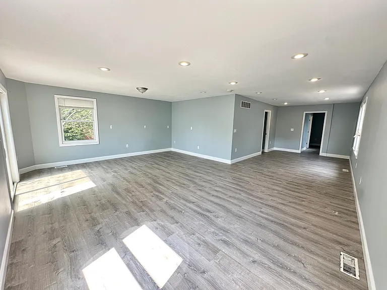 119 Evergreen Ave — Photo 2