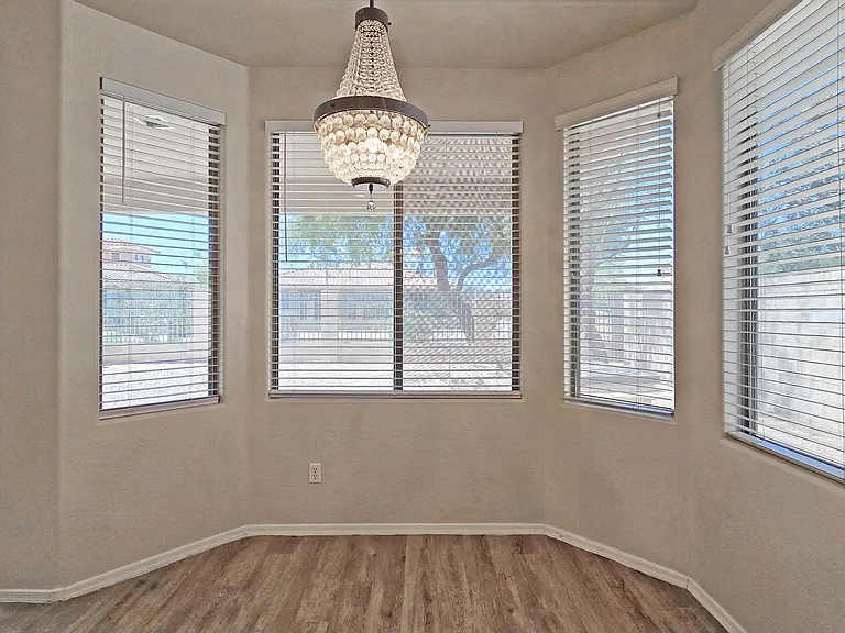 13588 W Alvarado Dr — Photo 9
