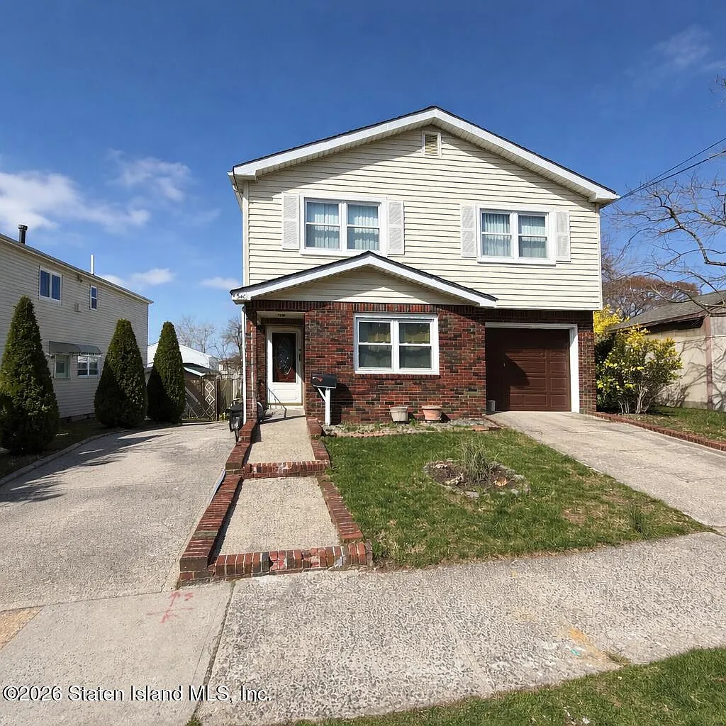 3 bed, 1.0 bath, 1296 sqft, $2,900 — Photo 1