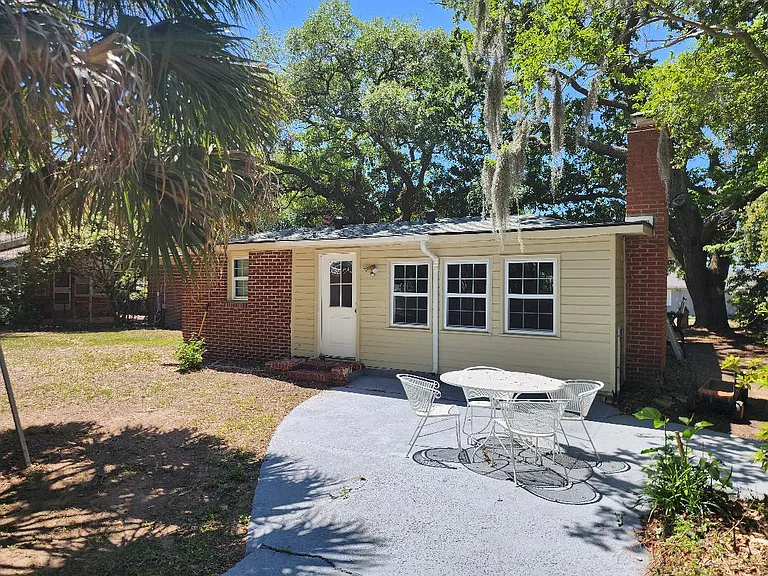 1703 Palmetto Dr — Photo 7