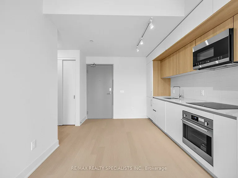 322 Dupont St #907 — Photo 8