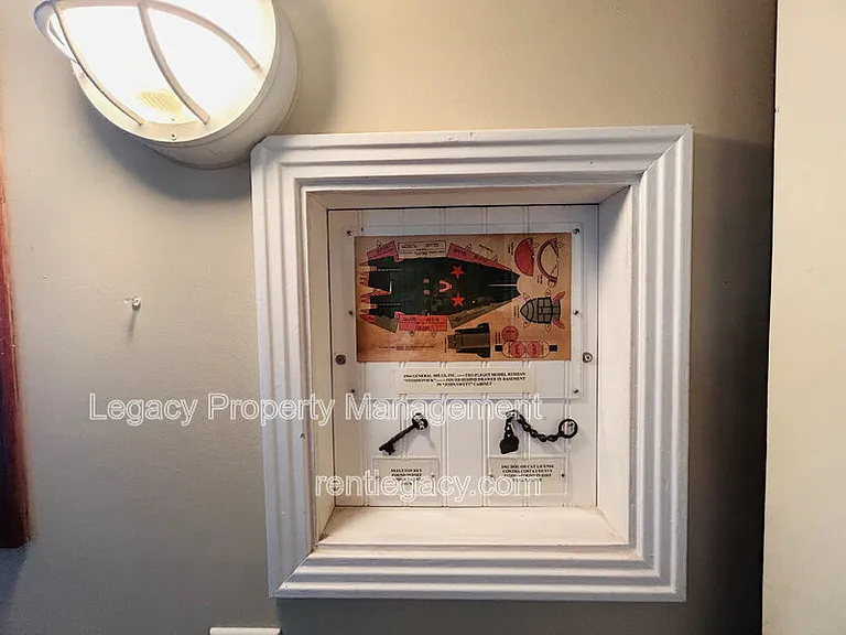 653 Alhambra St — Photo 32