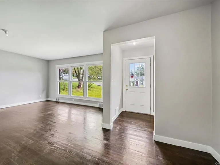 3 Mid Oaks Dr — Photo 4