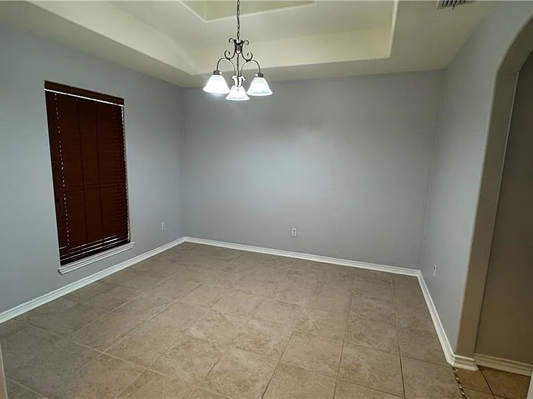 3405 Santa Monica — Photo 3