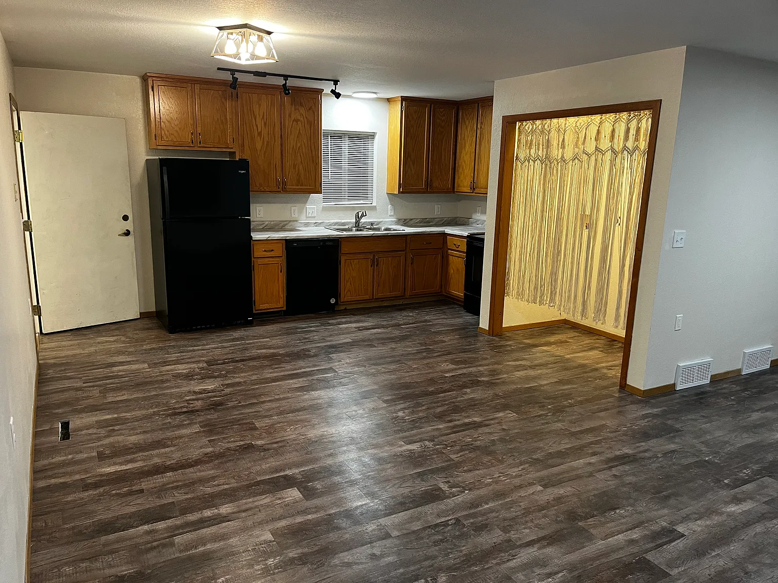 4 bed, 1800 sqft, $1,900 — Photo 2