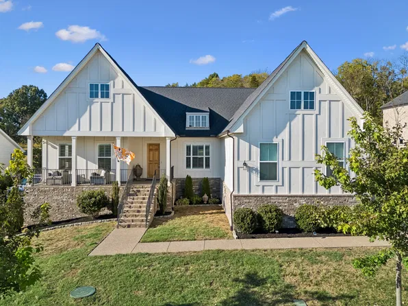 7008 Fiddlers Glen Dr, Arrington, TN 37014