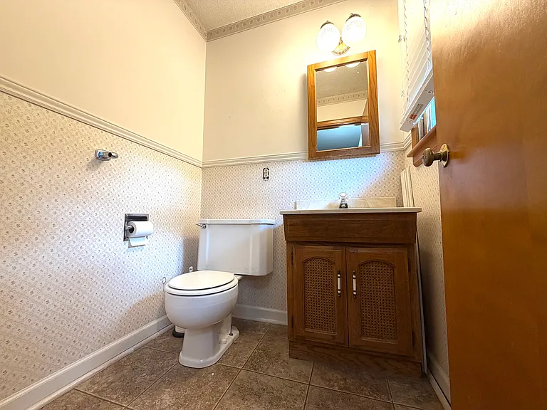 1203 Ringo St — Photo 5