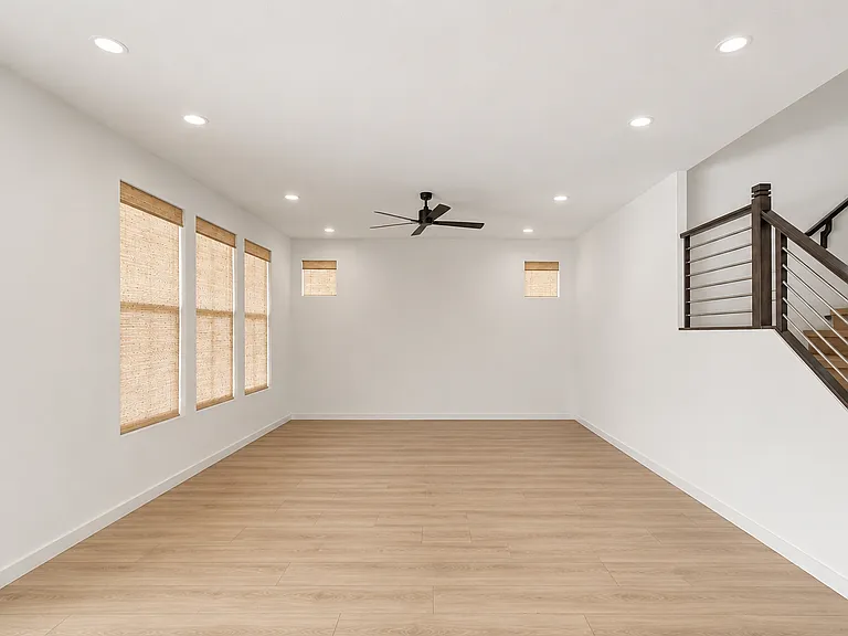 633 E Silver Fox Way — Photo 7