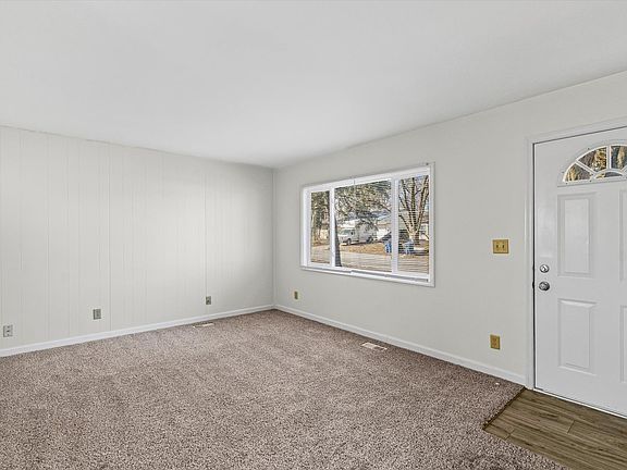 3rd image of 402 Dodson Dr S