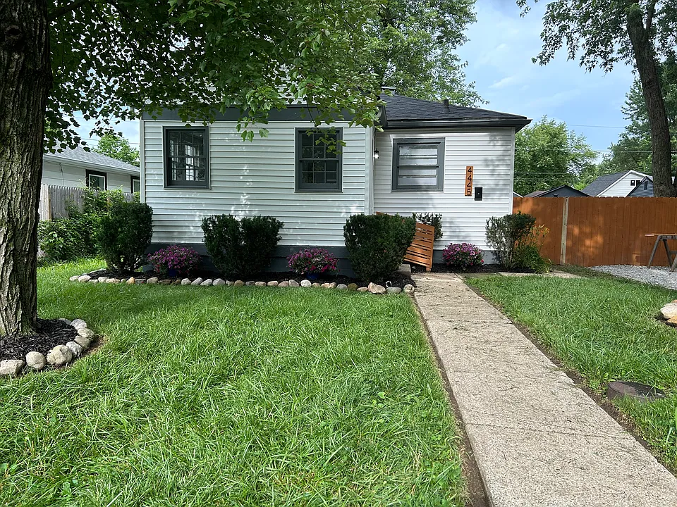 4445 Kingsley Dr