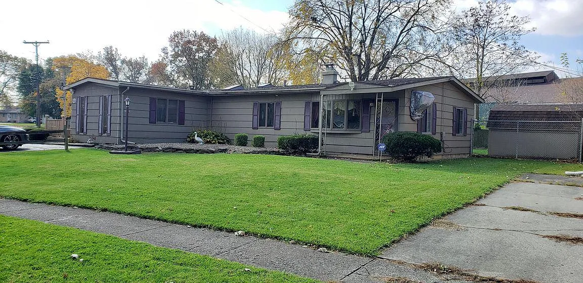 909 Daffodil Dr photo 1