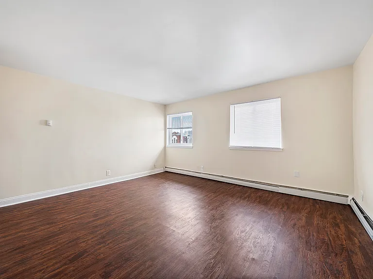 Virginia Arms Apartments — Photo 11
