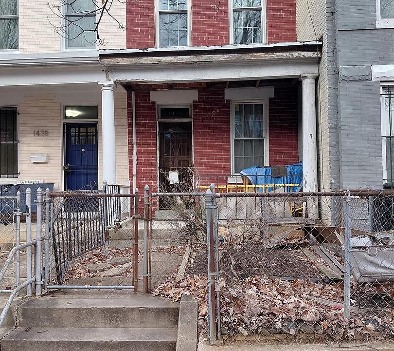 1st image of 1440 C St SE
