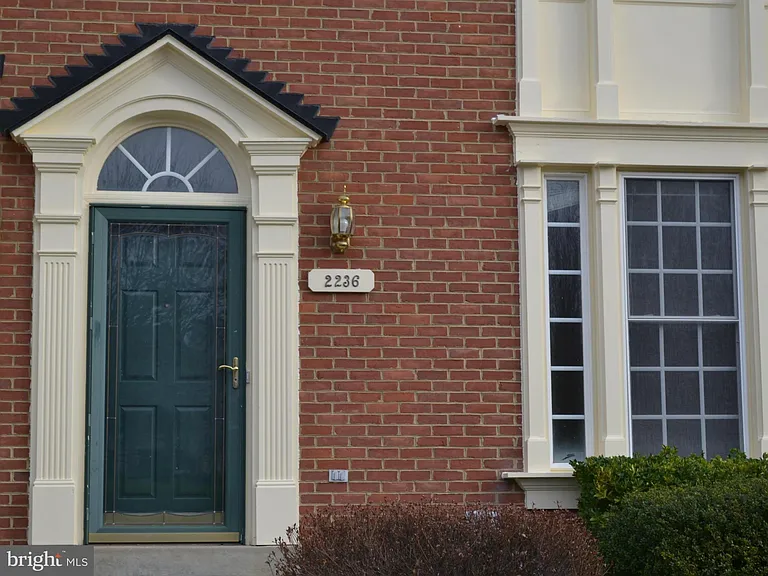 2236 Sussex Way — Photo 3