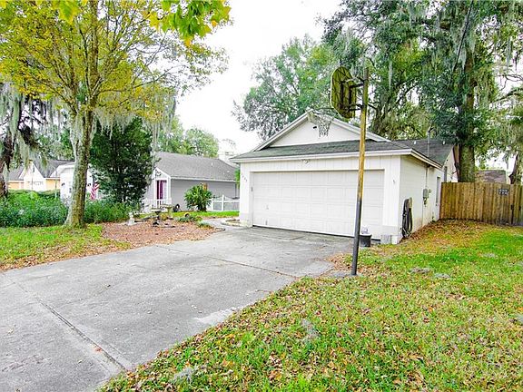 2nd image of 3405 N Lake Dr