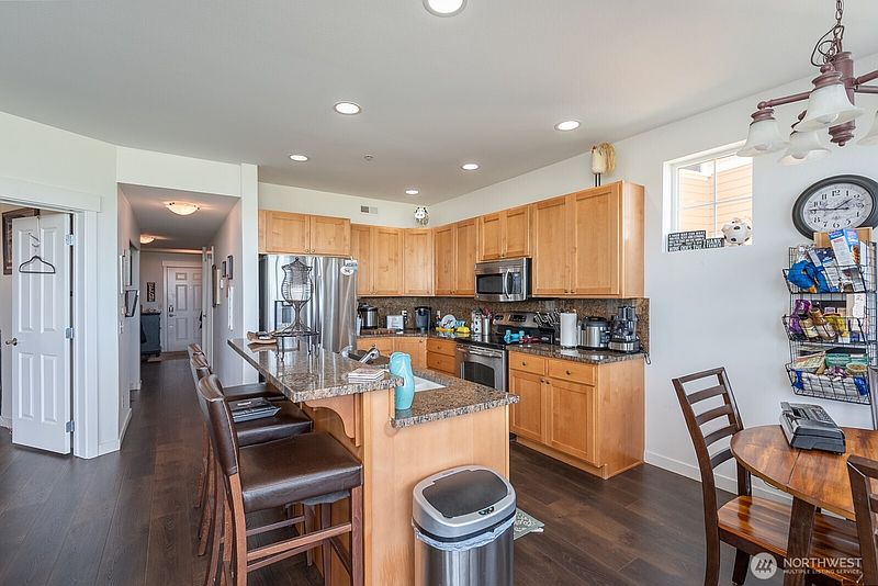 5th image of 4395 Westshore Drive NE #802