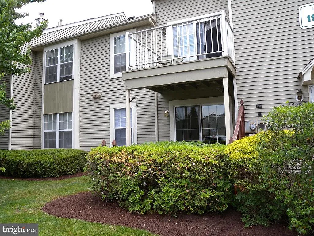 2 bed, 1.0 bath, 920 sqft, $2,100 — Photo 3