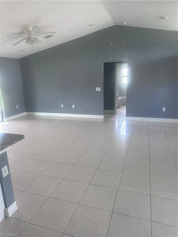 3 bed, 2.0 bath, 1438 sqft, $2,300 — Photo 2