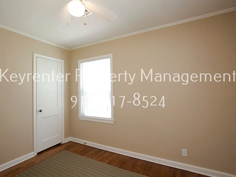 929 E 37th Pl — Photo 8