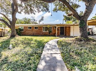 206 Williamsburg Pl, San Antonio, TX 78201