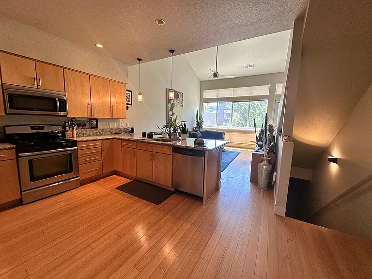 375 Pine St — Photo 10