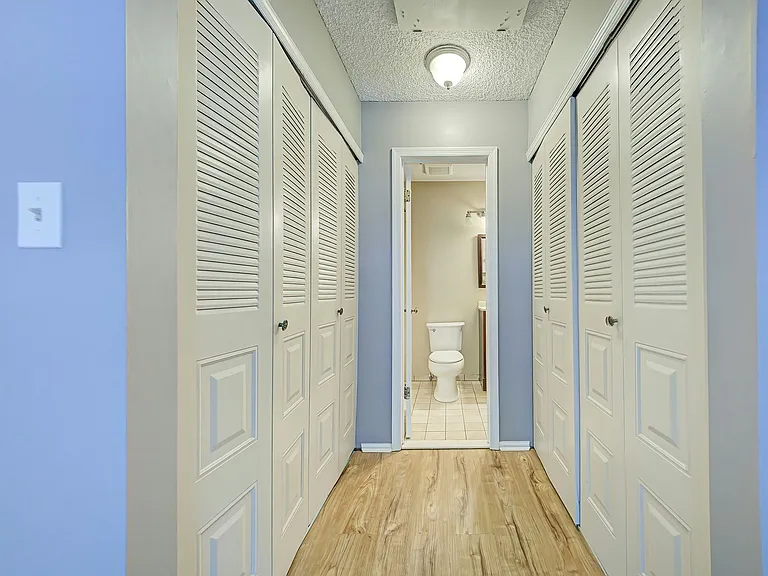 96 Versailles Ct — Photo 24