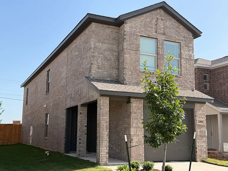 2004 Delphine Dr — Photo 2