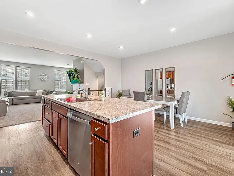 205 Dalton Dr — Photo 15