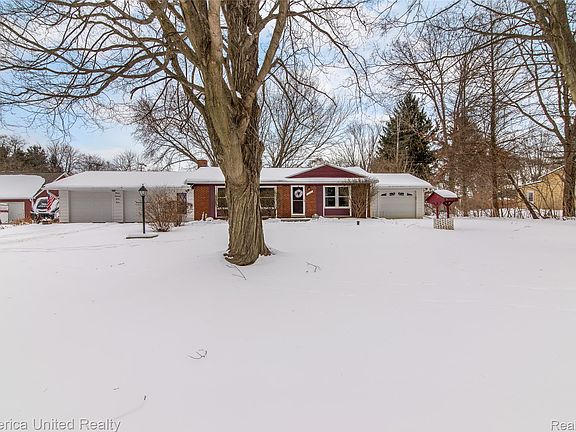 3rd image of 11043 Hamburg Rd