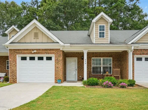 240 Rosenwald Ln, Hampton, GA 30228