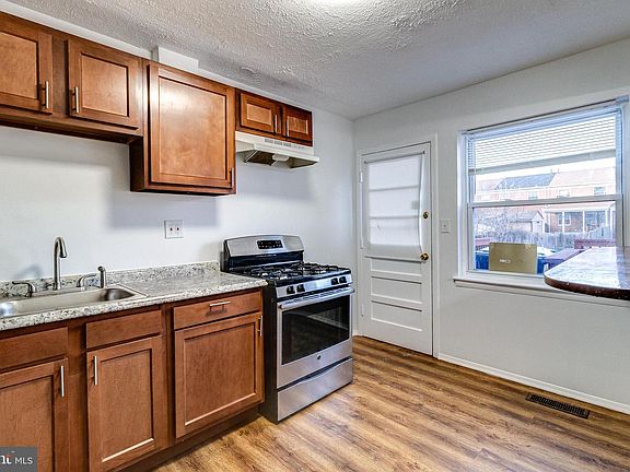 3rd image of 783 Seawall Rd