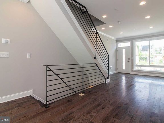 5th image of 2508 W Oxford St