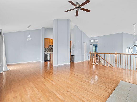5th image of 151 Fountain Grass Cir