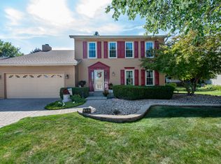 1082 Hawthorne Ave, Gurnee, IL 60031