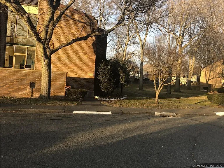 235 Henry Ave #22K — Photo 1