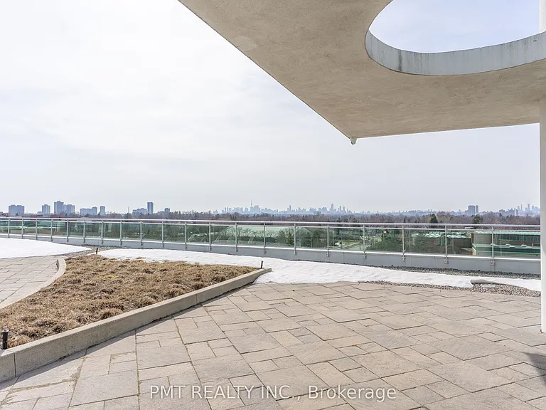 60 Fairfax Cres #111 — Photo 24