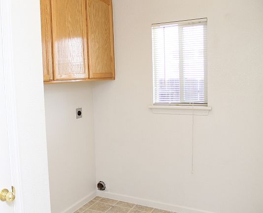 5th image of 1214 N Woods Dr